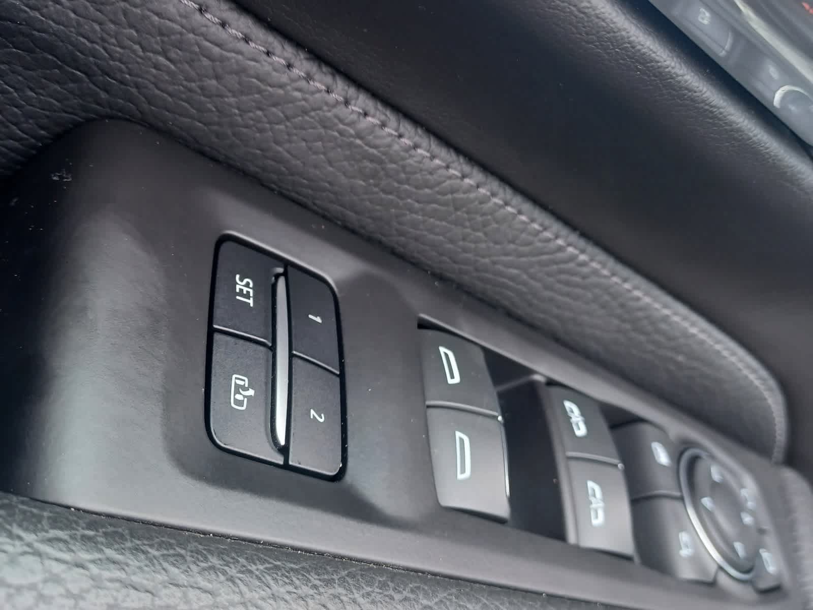 Used 2023 GMC Yukon XL Denali AWD/4WD image 18