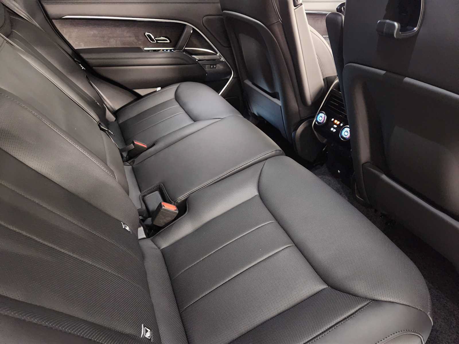 New 2026 Land Rover Range Rover SE AWD/4WD image 30