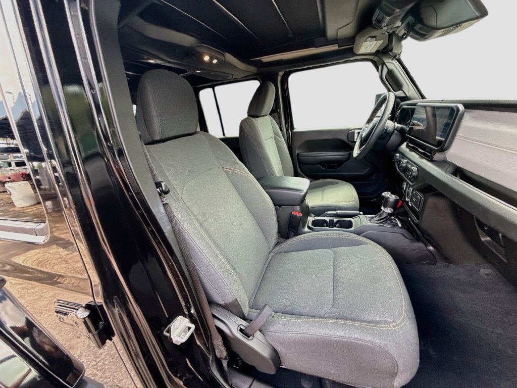 Used 2024 Jeep Wrangler Unlimited w/ Convenience Group AWD/4WD image 33