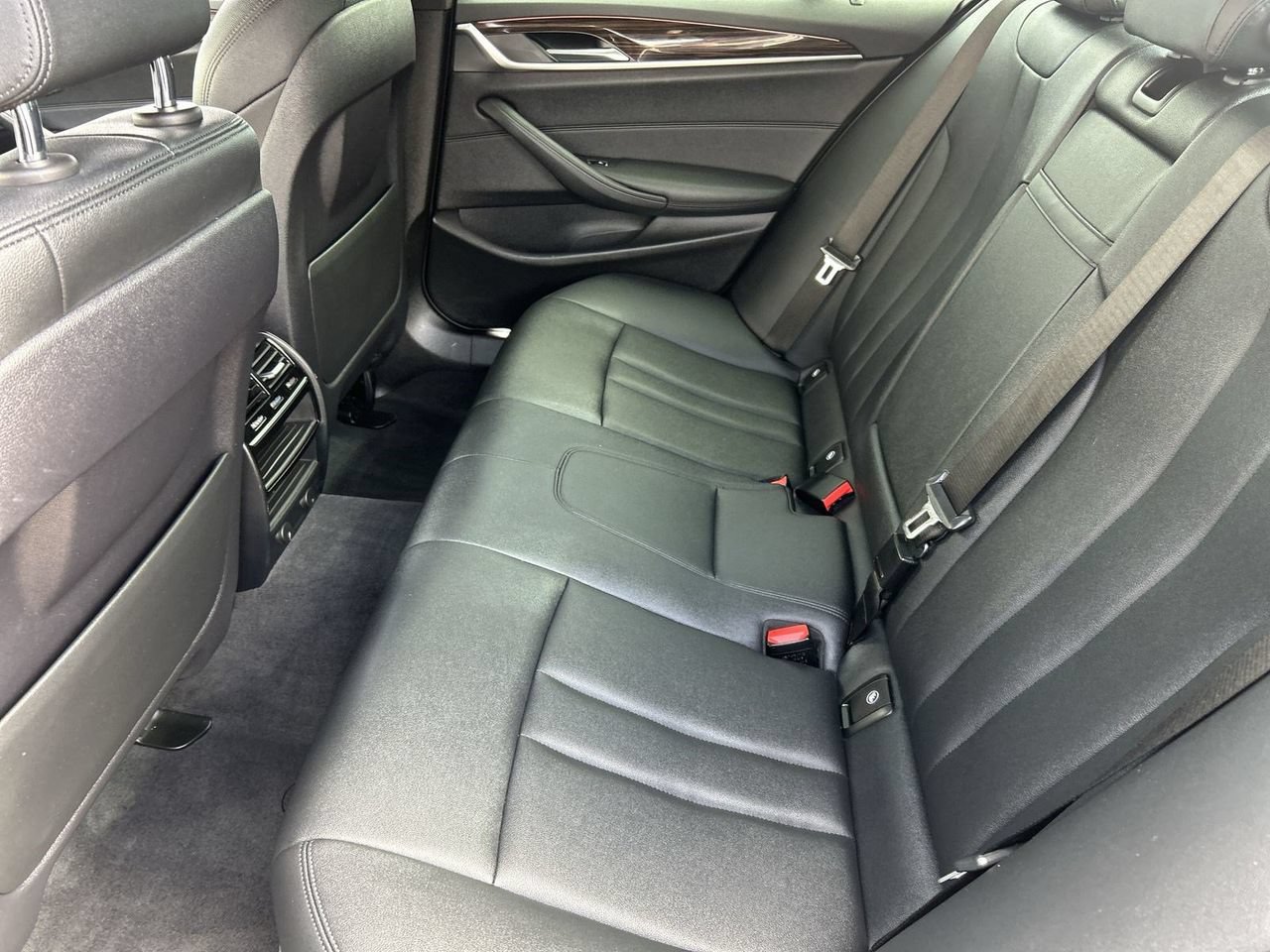 Used 2019 BMW 530i xDrive AWD/4WD image 14