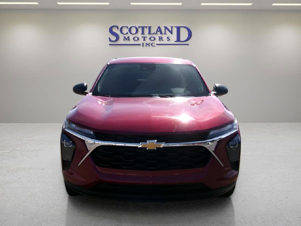 Used 2025 Chevrolet Trax LS image 3