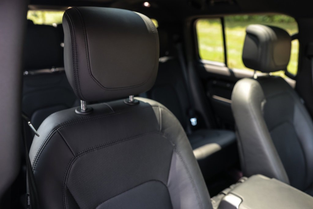 Used 2024 Land Rover Defender 130 V8 image 40