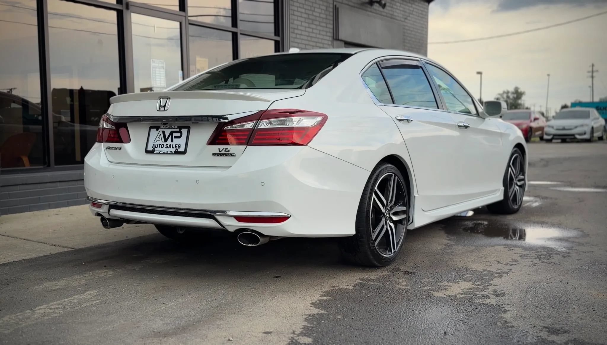 Used 2016 Honda Accord Touring image 2