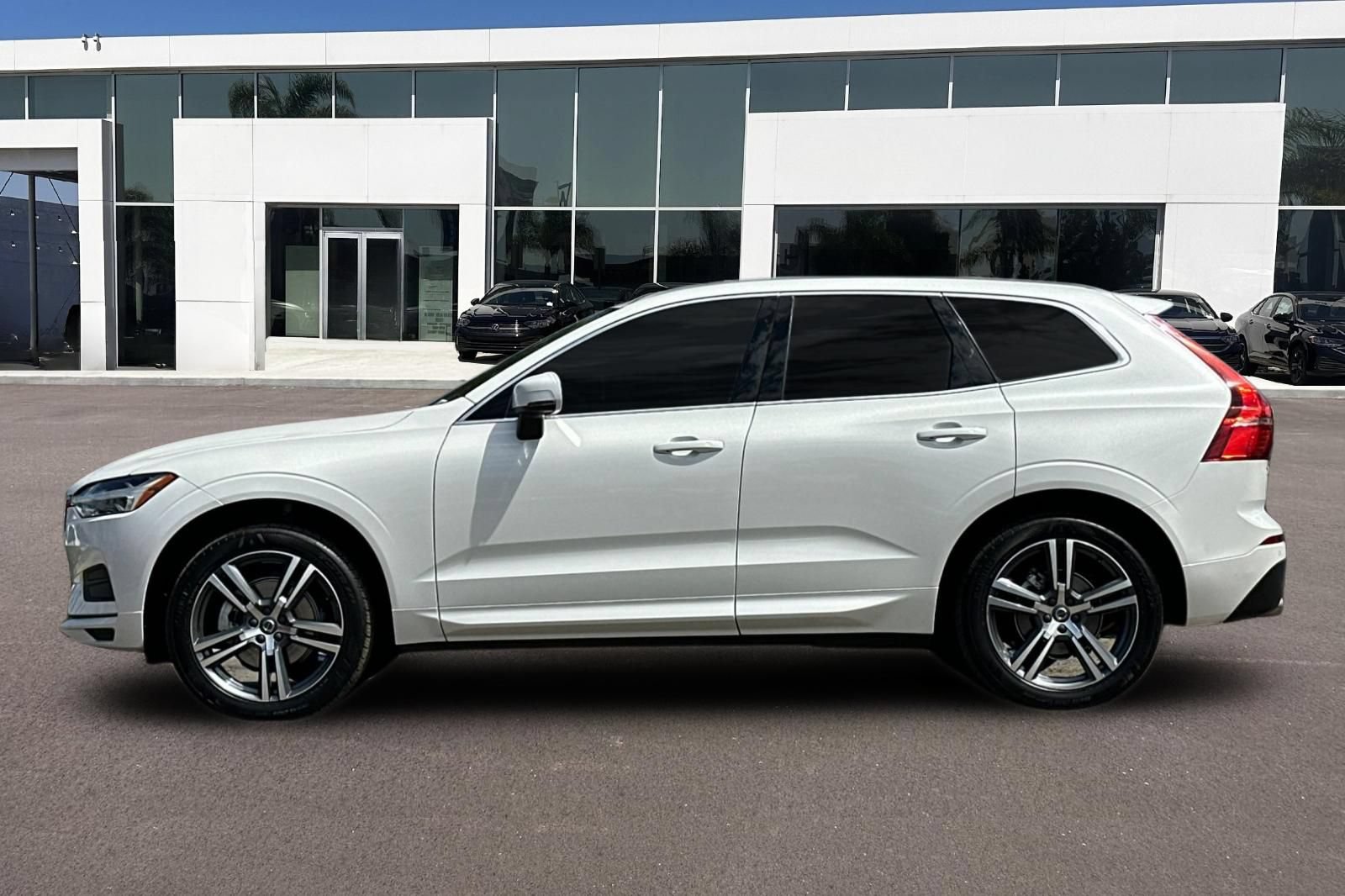 Used 2020 Volvo XC60 T5 Momentum w/ Protection Package Premier FWD image 6