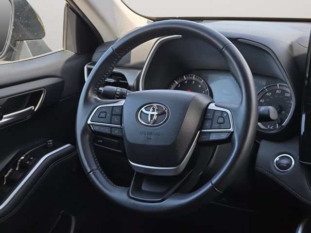 Used 2023 Toyota Highlander XLE AWD/4WD image 18