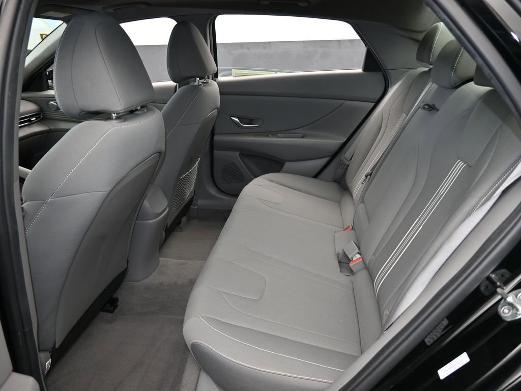 Used 2022 Hyundai Elantra SEL w/ Convenience + Premium Package image 34