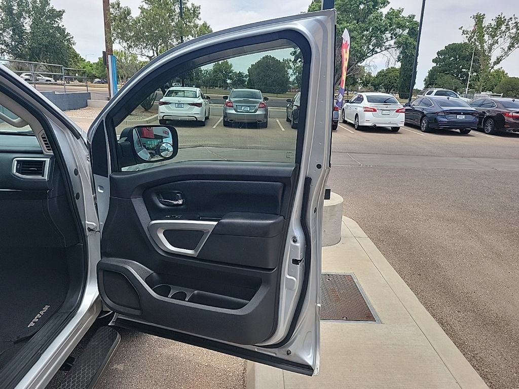 Used 2017 Nissan Titan SV AWD/4WD image 16