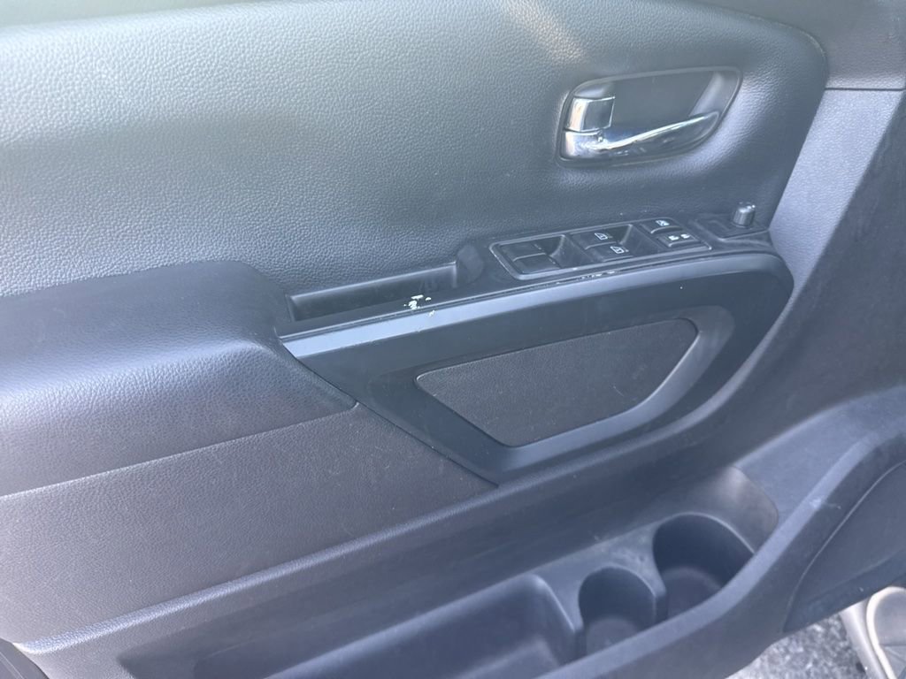 Used 2018 Nissan Titan SV w/ SV Convenience Package image 11