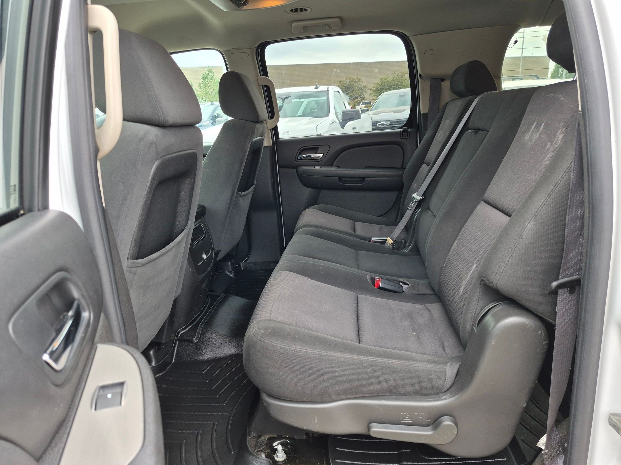 Used 2009 Chevrolet Suburban 2500 LS w/ Skid Plate Package AWD/4WD image 24