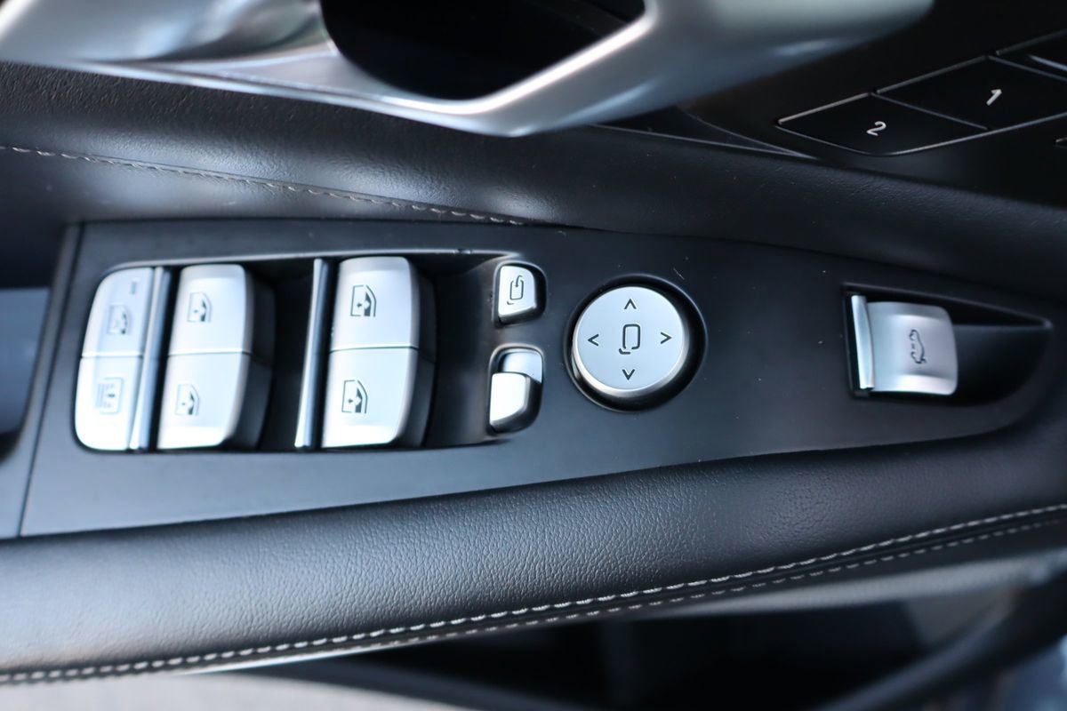 Used 2020 BMW X7 M50i w/ Dynamic Handling Package image 28