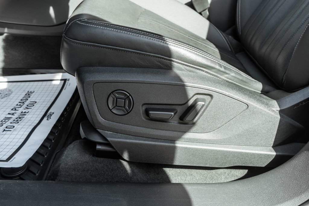 Used 2021 Audi e-tron Premium Plus w/ Premium Plus Package AWD/4WD image 27