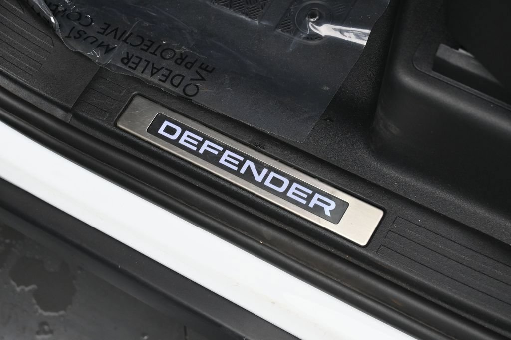 Used 2023 Land Rover Defender 130 X-Dynamic SE AWD/4WD image 21