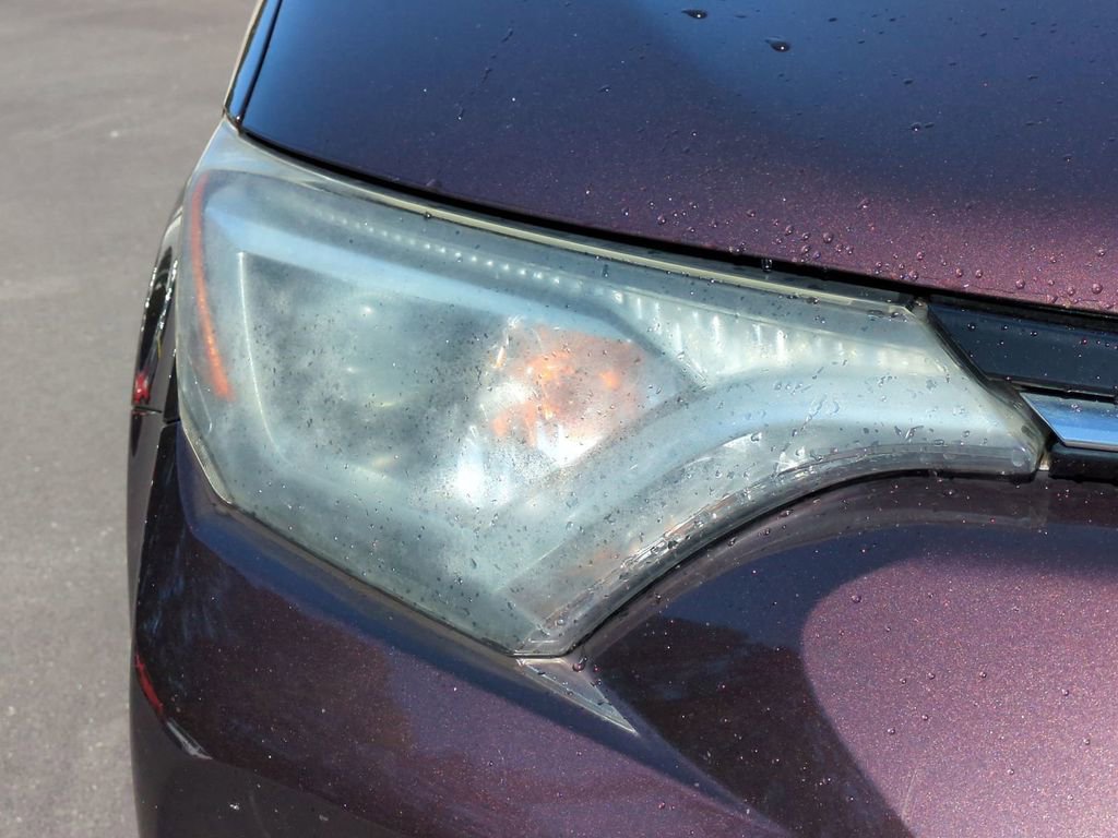 Used 2018 Toyota RAV4 LE image 10