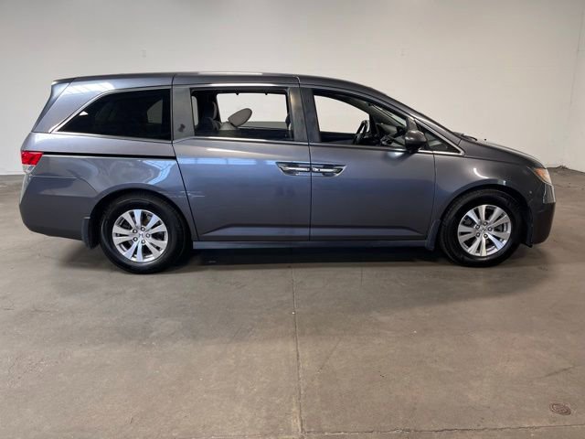 Used 2017 Honda Odyssey SE image 2