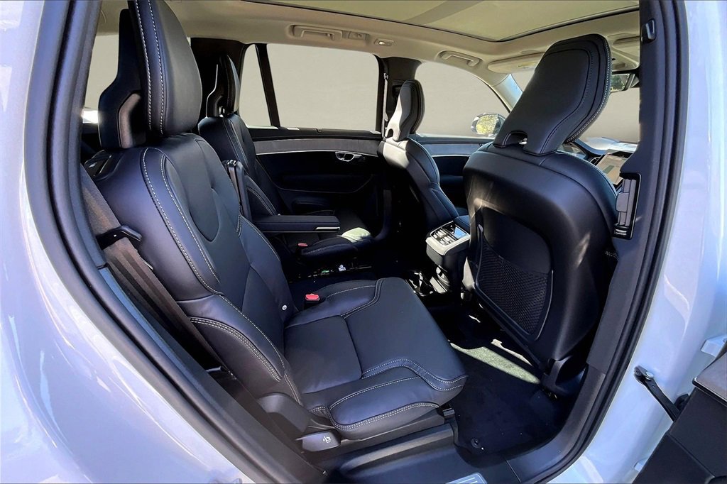 New 2026 Volvo XC90 B6 Ultra w/ Lounge Package image 9