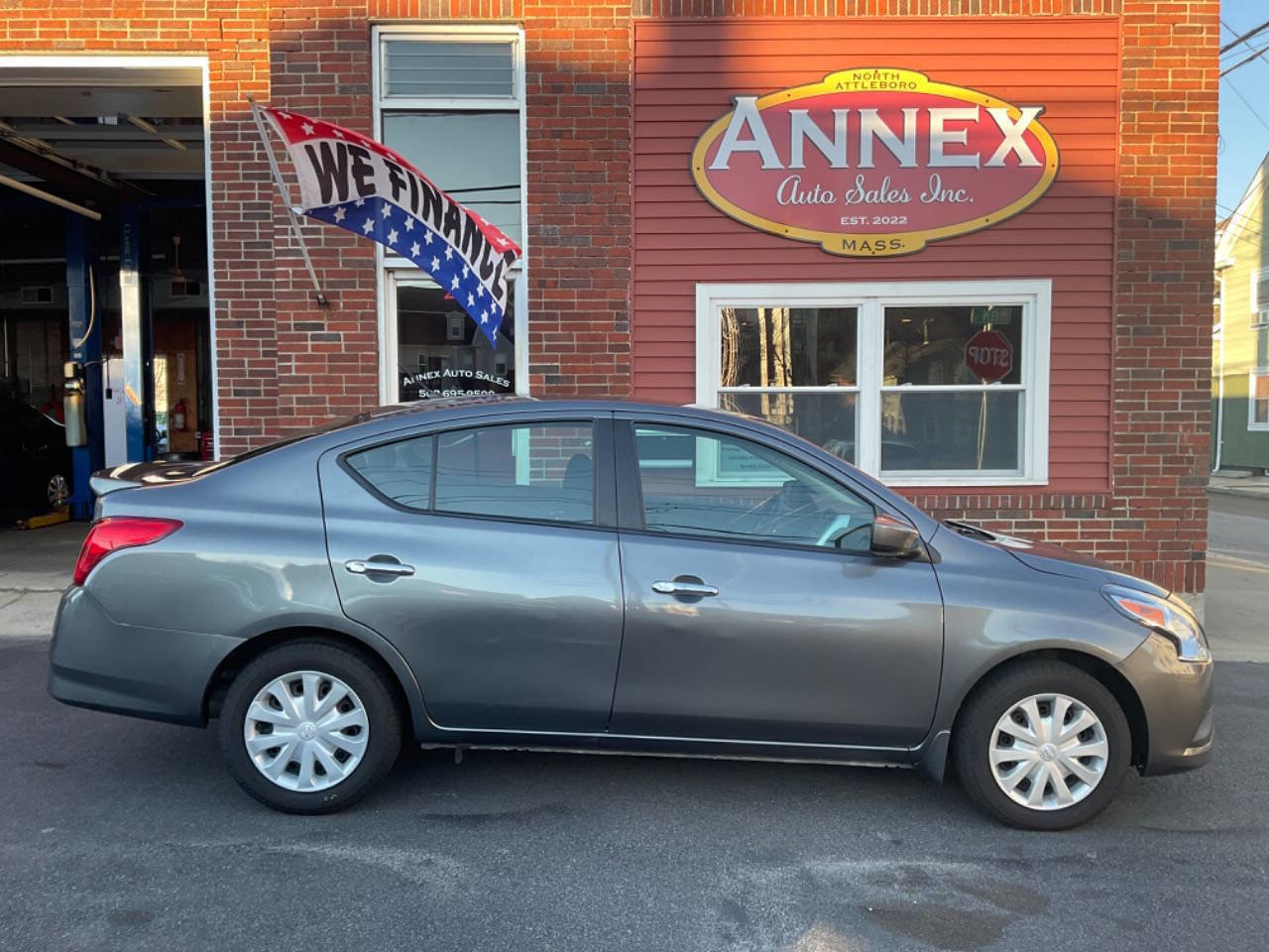 Used 2019 Nissan Versa SV image 2
