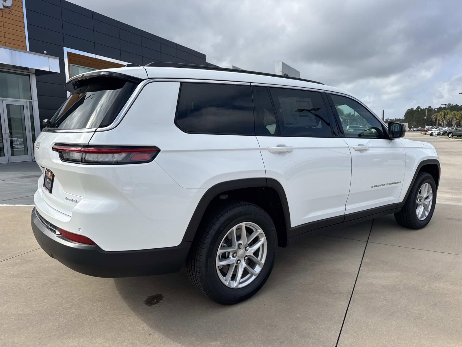 New 2026 Jeep Grand Cherokee L Laredo image 7