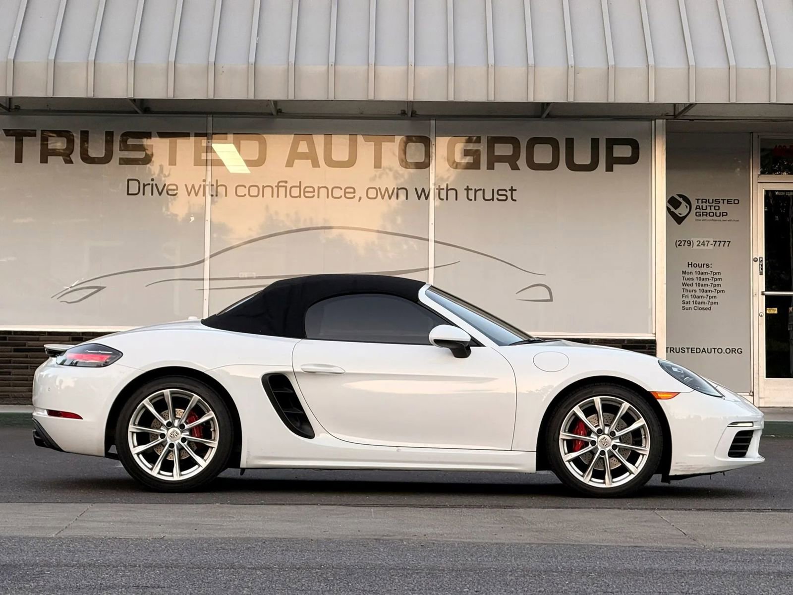 Used 2017 Porsche 718 Boxster RWD image 7