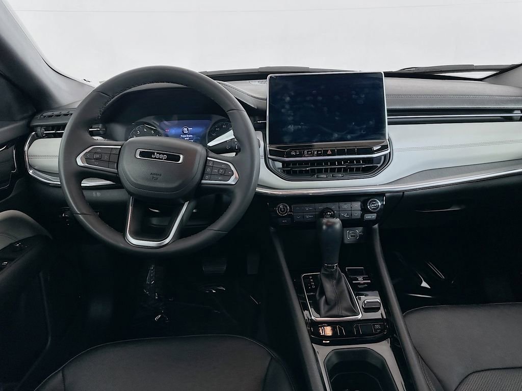 Used 2023 Jeep Compass Limited image 32