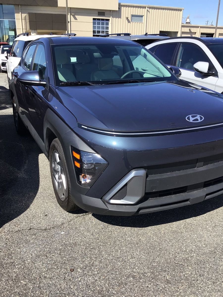 Used 2025 Hyundai Kona SE image 3