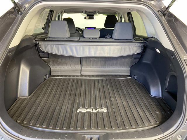 Used 2024 Toyota RAV4 LE AWD/4WD image 8