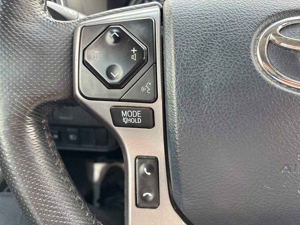 Used 2020 Toyota Tacoma SR5 AWD/4WD image 15