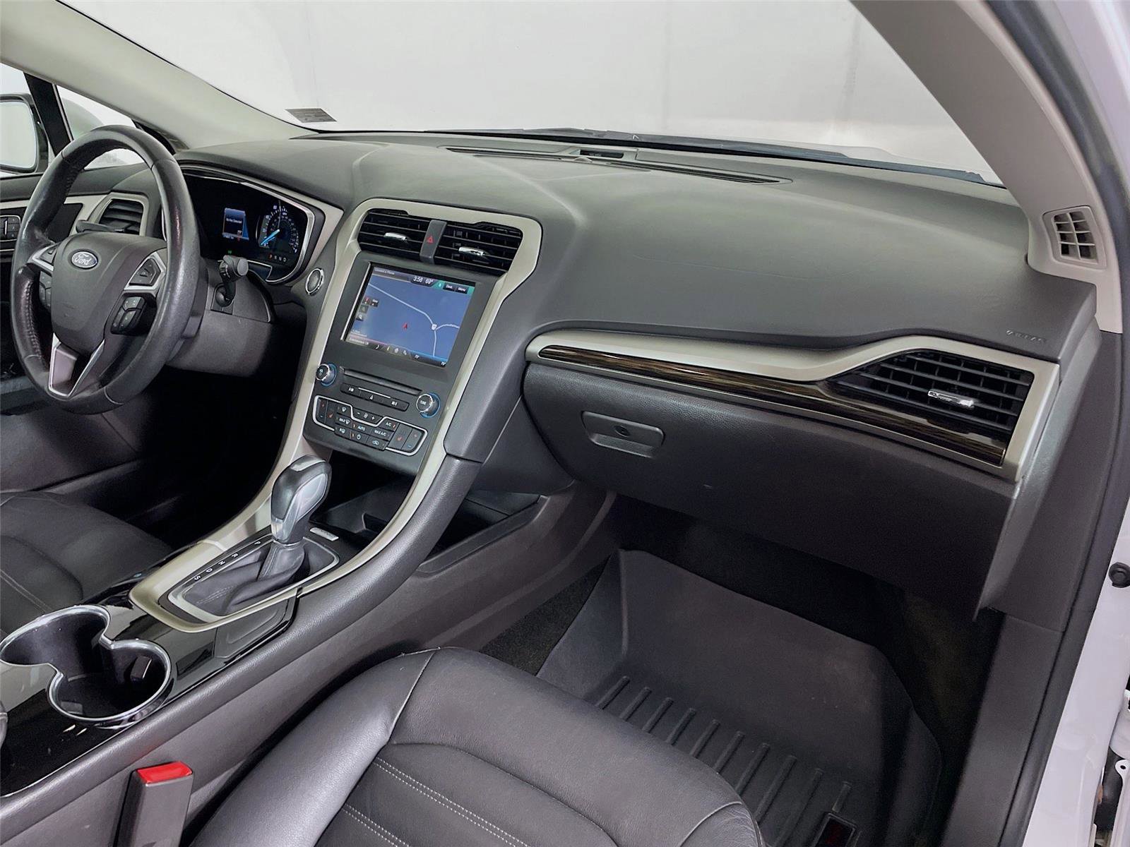 Used 2016 Ford Fusion SE w/ Equipment Group 202A FWD image 32