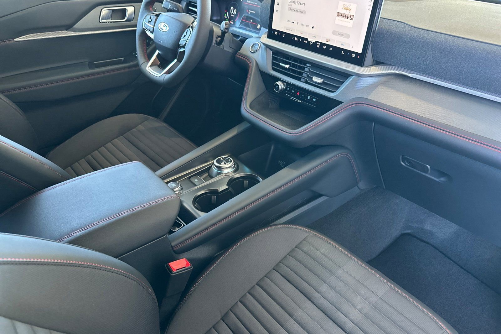 New 2026 Ford Explorer ST-Line w/ ST-Line Street Pack image 16