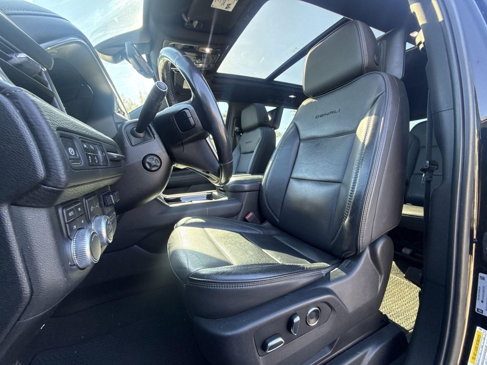 Used 2021 GMC Yukon Denali w/ Denali Premium Package AWD/4WD image 13