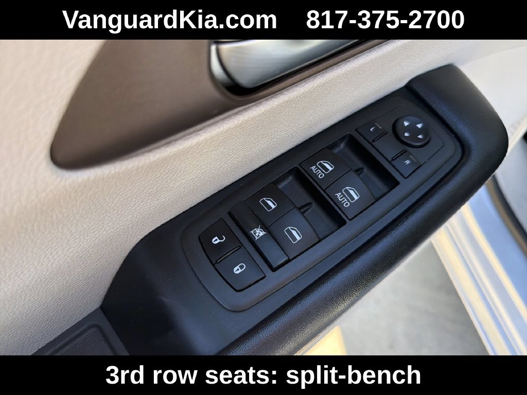 Used 2022 Chrysler Voyager LX FWD image 17