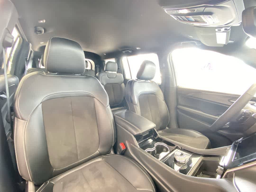Used 2023 Jeep Grand Cherokee L Laredo AWD/4WD image 27