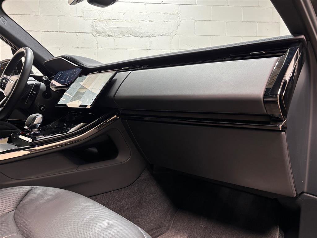 Used 2024 Land Rover Range Rover Sport SE image 30