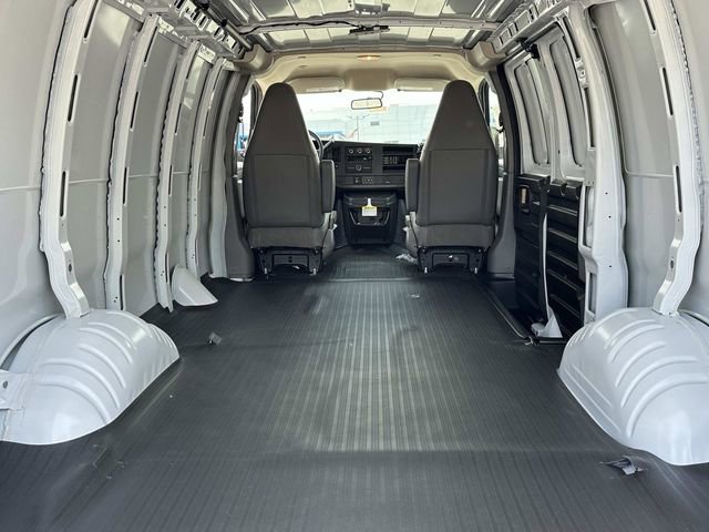 New 2025 Chevrolet Express 3500 Work Van w/ Driver Convenience Package image 22