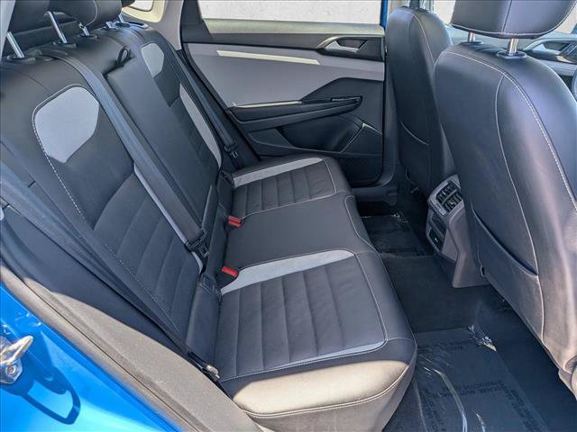 Used 2022 Volkswagen Taos SEL w/ Panoramic Sunroof Package FWD image 27