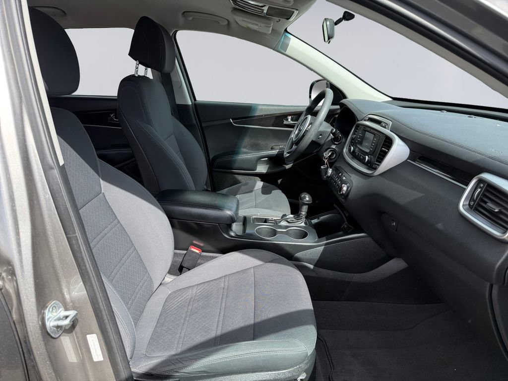 Used 2017 Kia Sorento FWD image 18