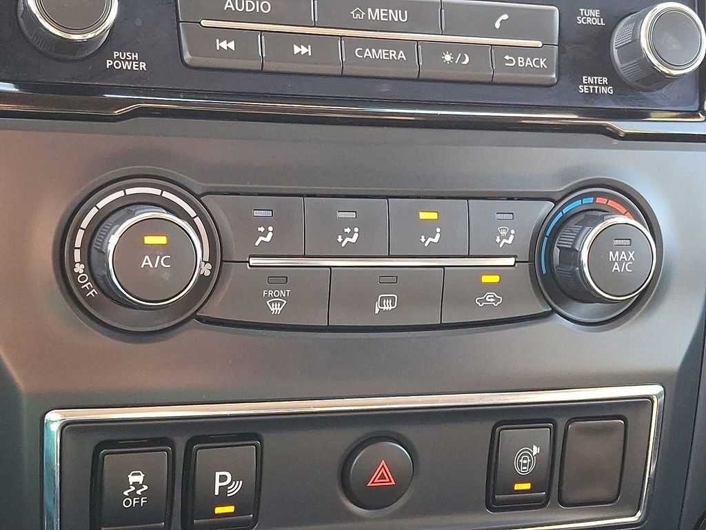 Used 2024 Nissan Titan SV w/ Accessory Utility Package image 15