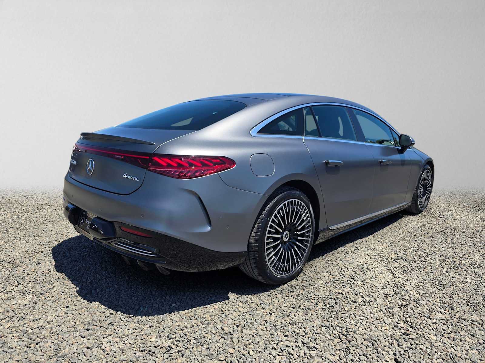 Used 2023 Mercedes-Benz EQS 580 4MATIC Sedan image 3