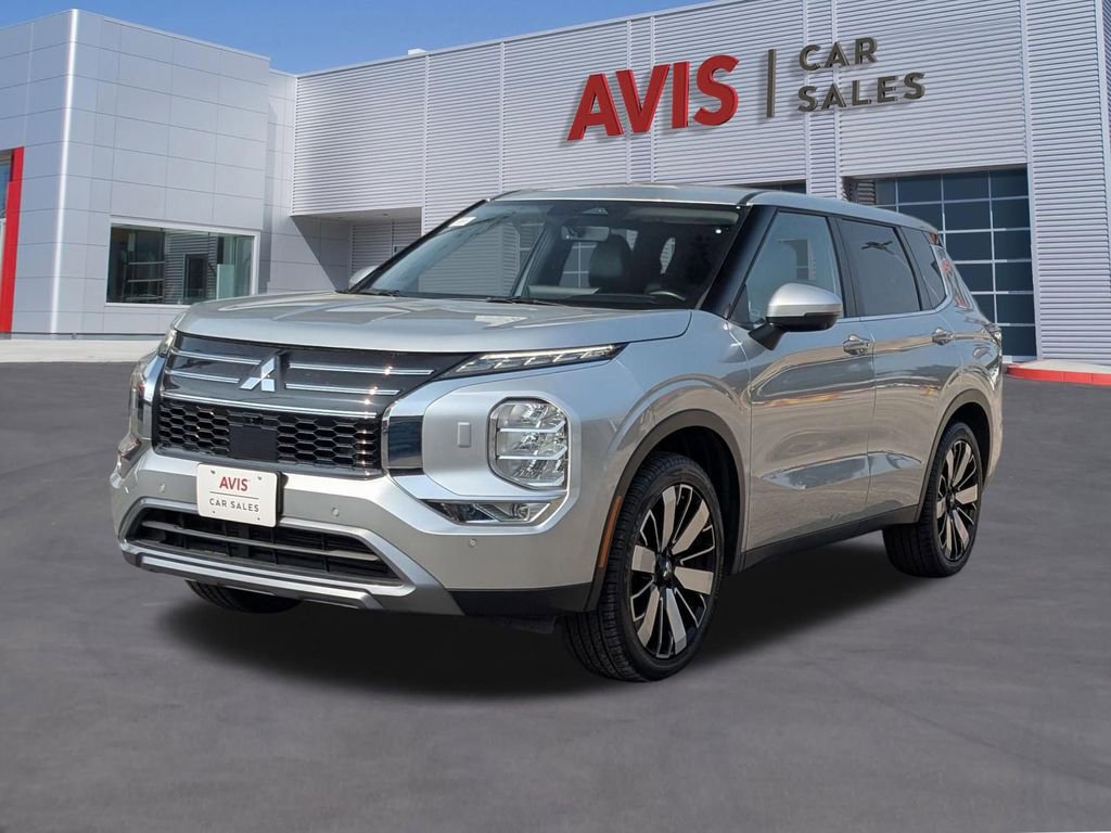 Used 2025 Mitsubishi Outlander SE
