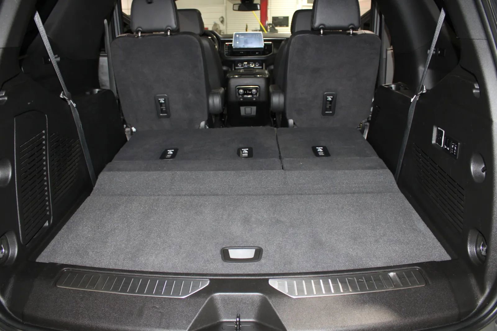 Used 2022 Chevrolet Tahoe Z71 w/ Luxury Package image 6