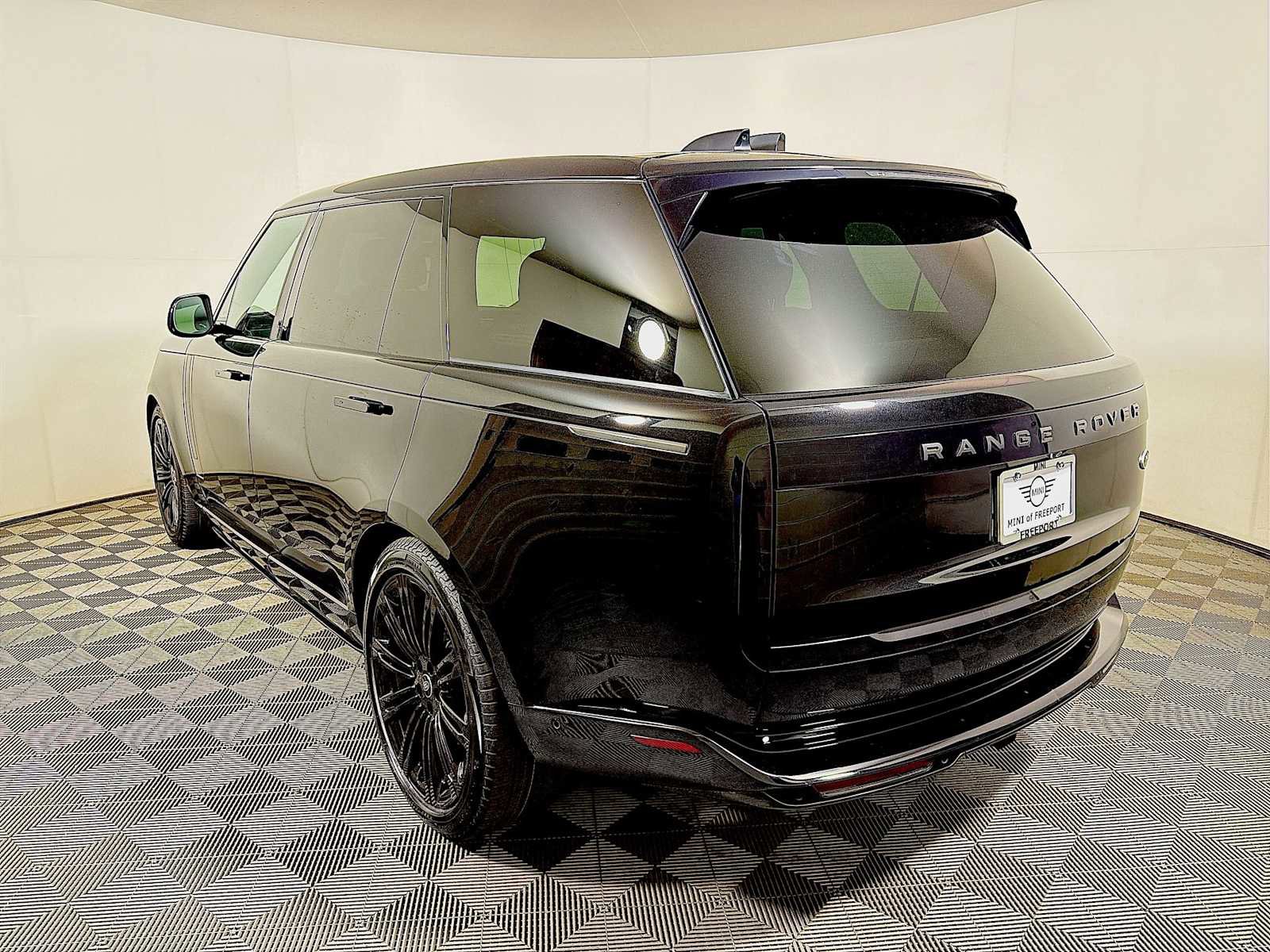 Used 2023 Land Rover Range Rover Long Wheelbase SE AWD/4WD image 5