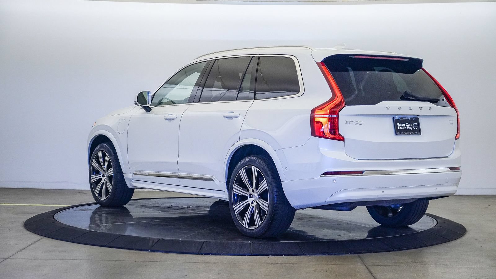 Certified 2024 Volvo XC90 T8 Plus w/ Protection Package Premier AWD/4WD image 2