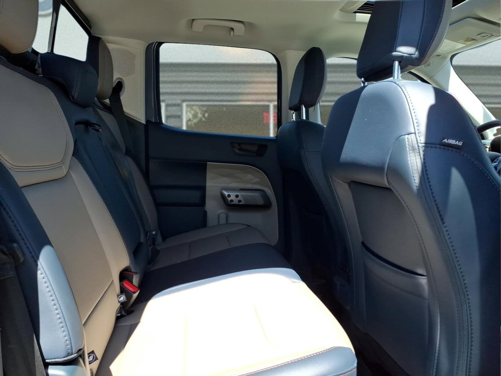 Used 2025 Ford Maverick Lariat w/ 4K Tow Package image 12