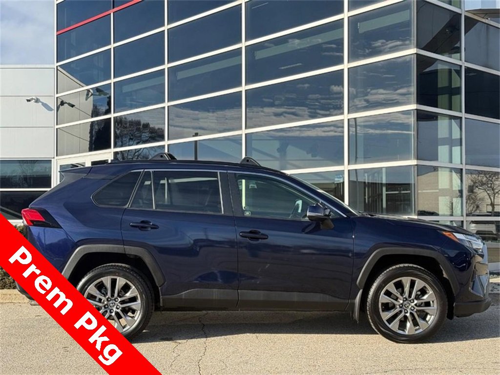 Used 2022 Toyota RAV4 XLE Premium image 2