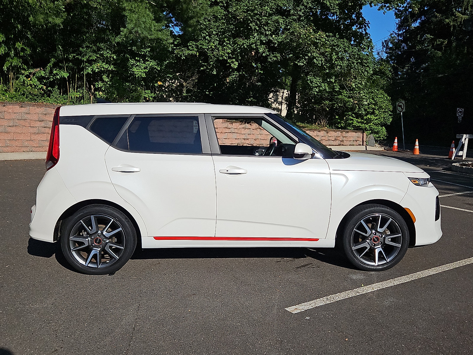 Used 2022 Kia Soul GT-Line FWD image 7