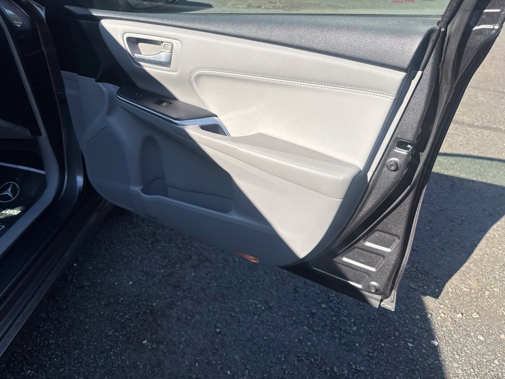 Used 2015 Toyota Camry XLE w/ Moonroof Package FWD image 40