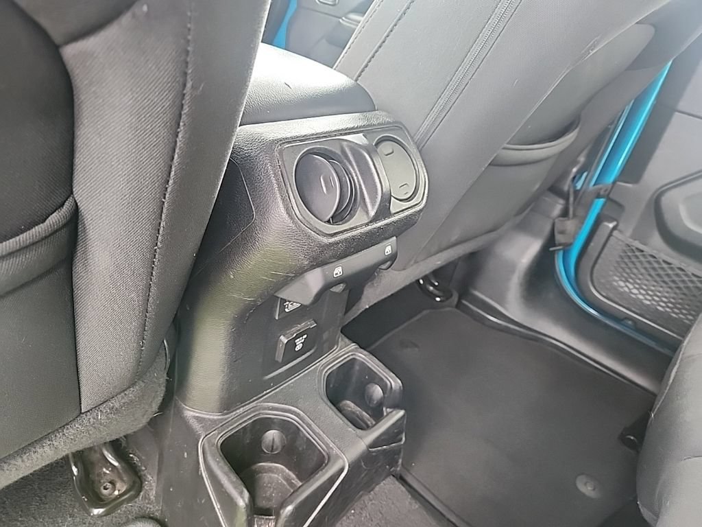 Used 2020 Jeep Wrangler Unlimited Sahara w/ Uconnect 4C Nav & Sound Group AWD/4WD image 27