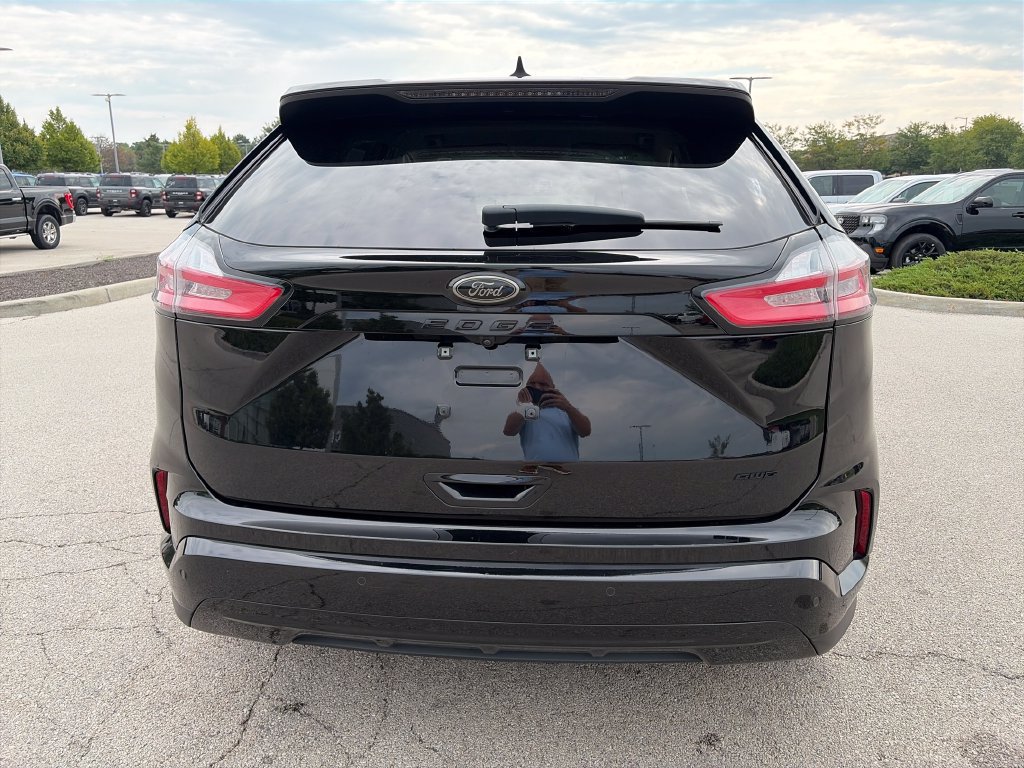 Used 2024 Ford Edge SE w/ Black Appearance Package AWD/4WD image 6