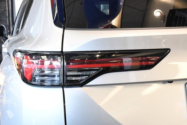 New 2026 Mitsubishi Outlander SE AWD/4WD image 17