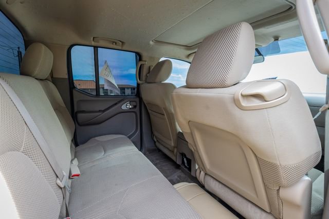 Used 2010 Nissan Frontier SE w/ Moonroof Pkg image 16