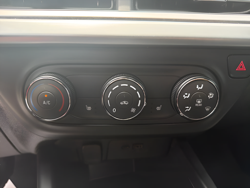 Used 2026 Chevrolet Trax LS w/ LS Convenience Package FWD image 40